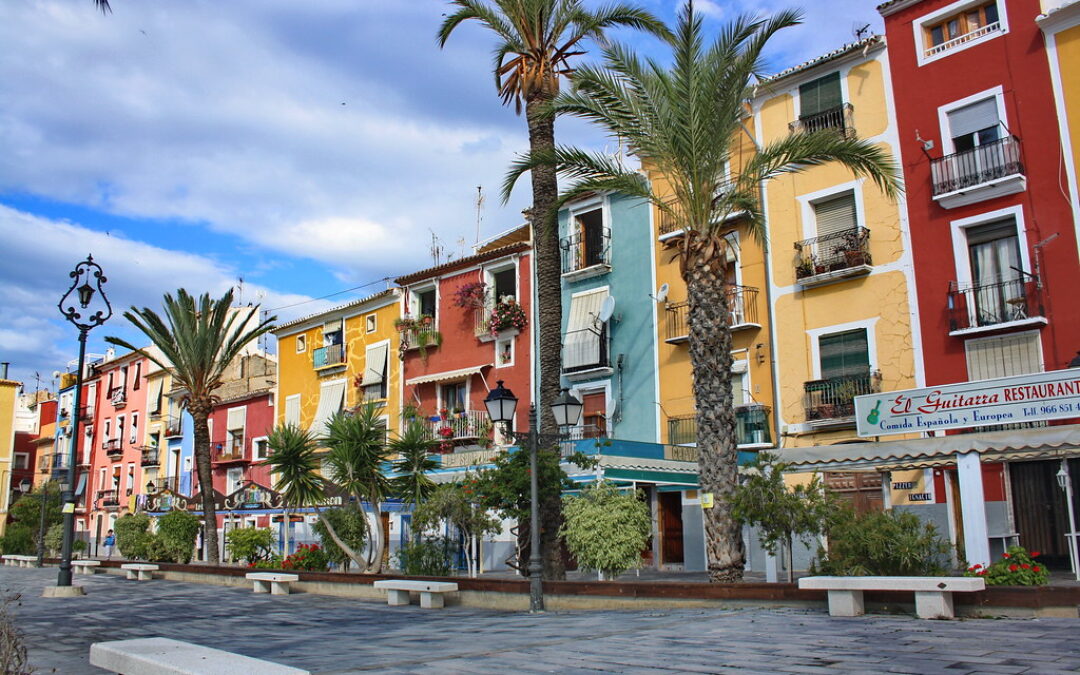 Villajoyosa (Alicante) Wielokolorowe miasteczko na Costa Blanca